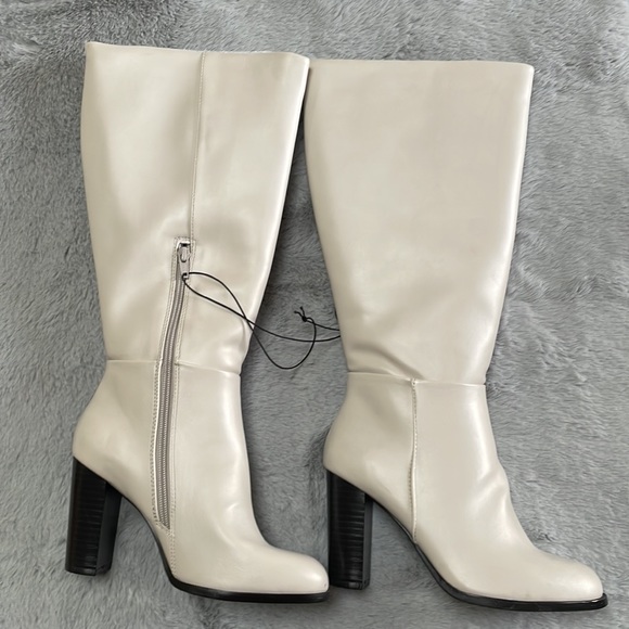 New in box Women’s boots - Picture 3 of 5